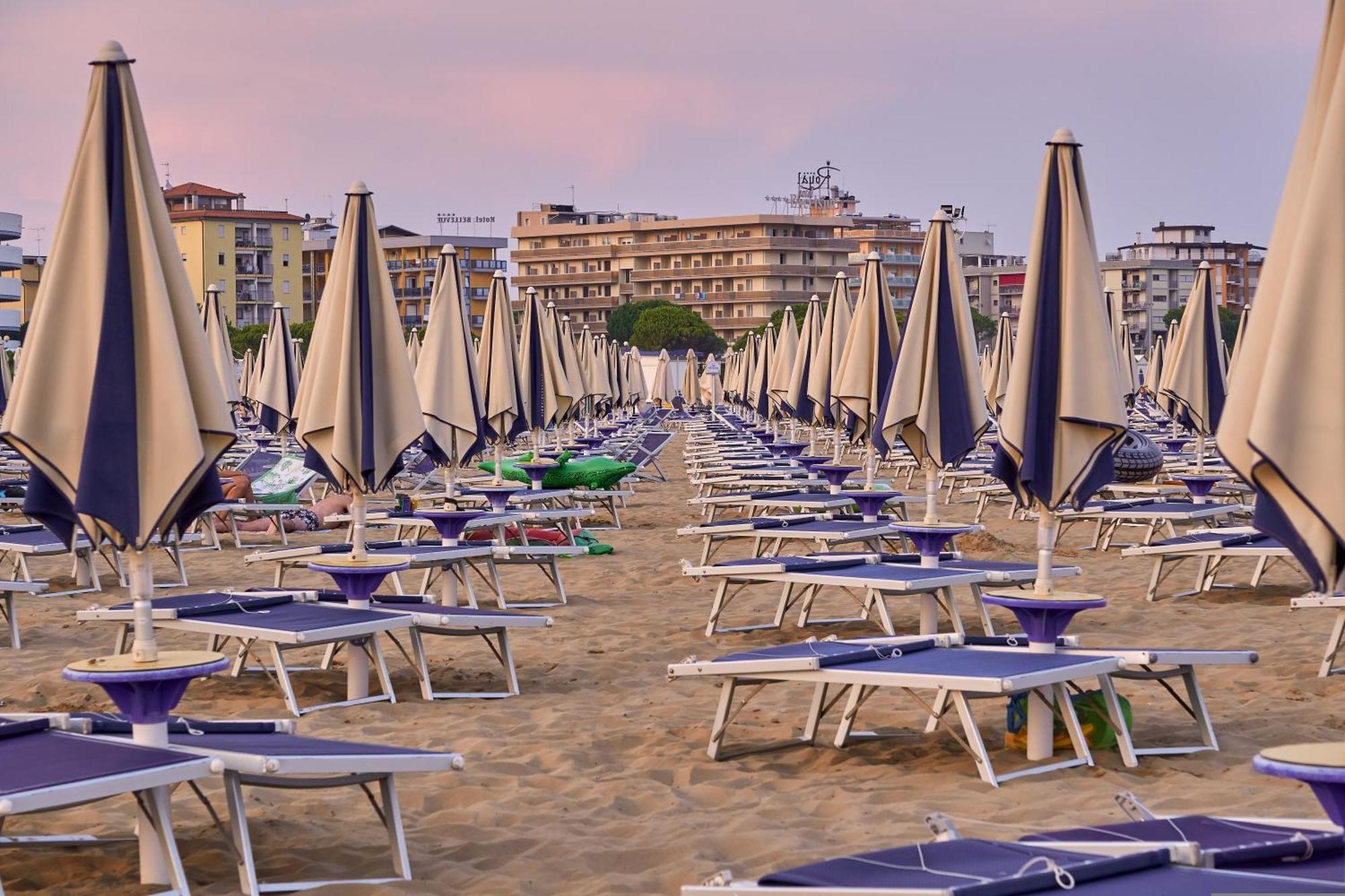 Apartment Enjoy Sun, Sand, And Shopping In Our