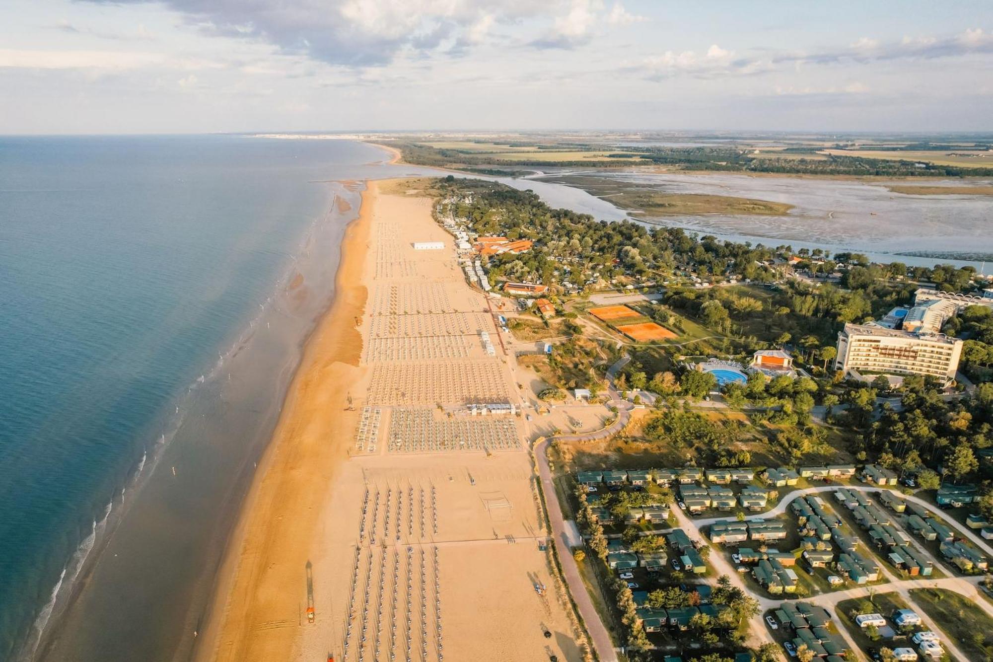Apartment Enjoy Sun, Sand, And Shopping In Our Bibione